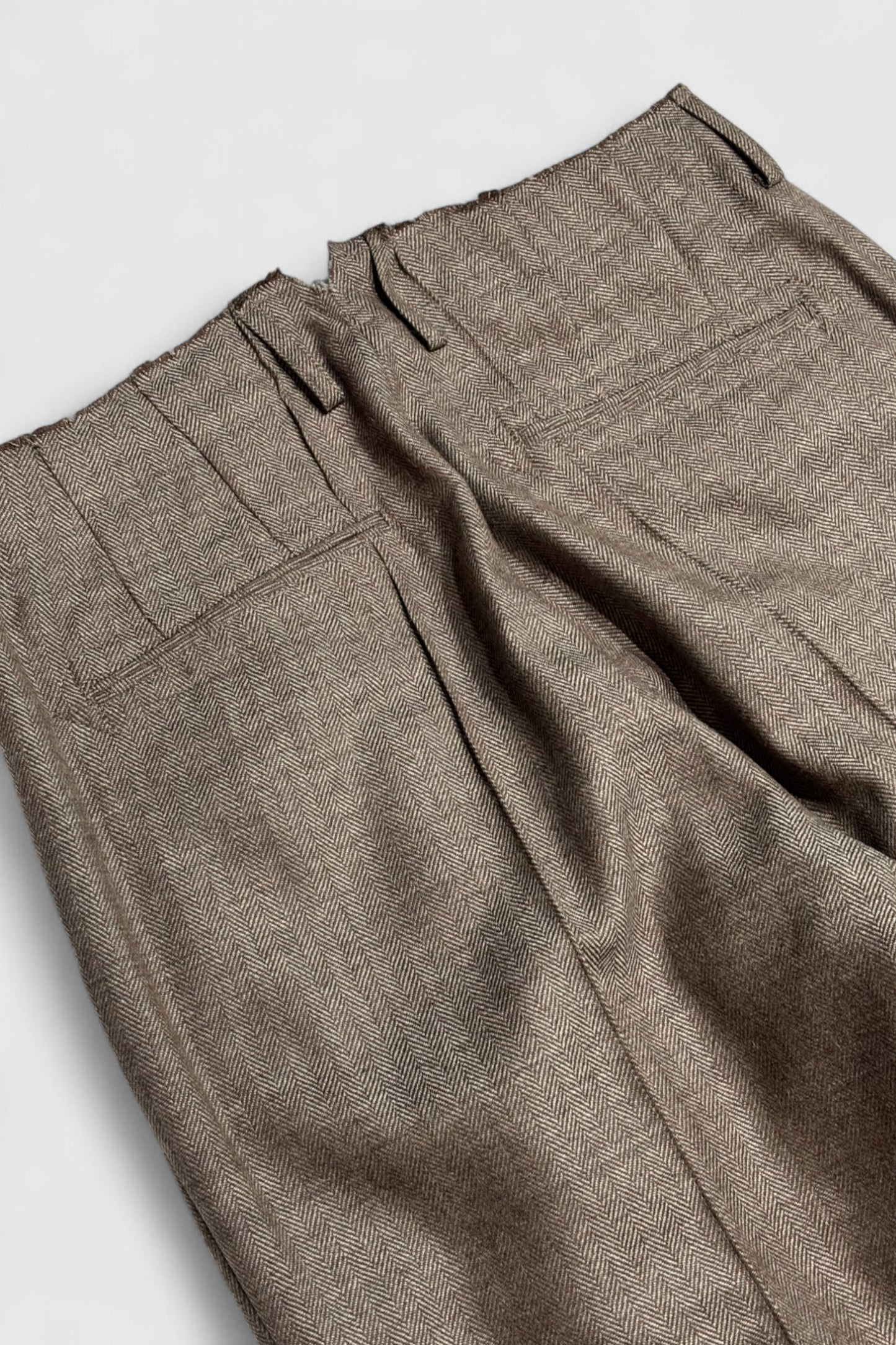 【Urig】ALPACA SAXONY CREASE STITCH PANTS HL (GRAIGE)