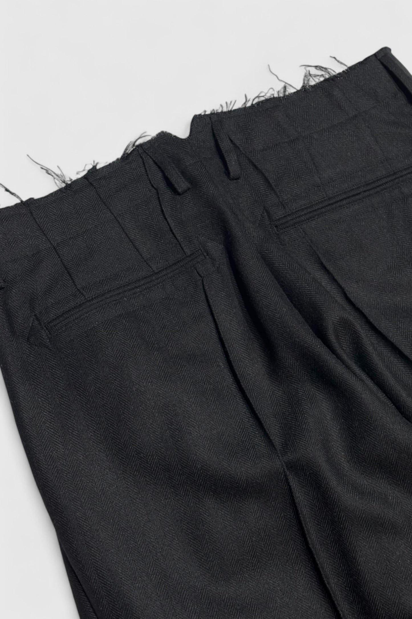 【Urig】ALPACA SAXONY CREASE STITCH PANTS HL (BLACK)