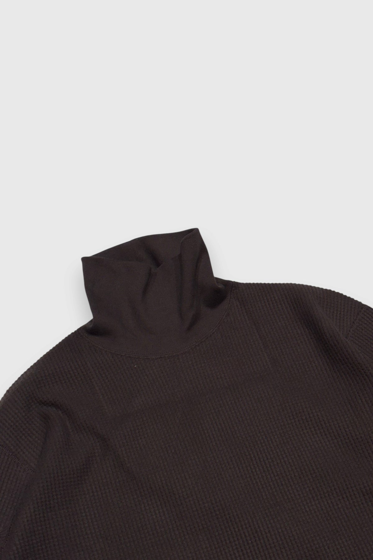 【YOKO SAKAMOTO】HIGH NECK PULLOVER(BROWN)