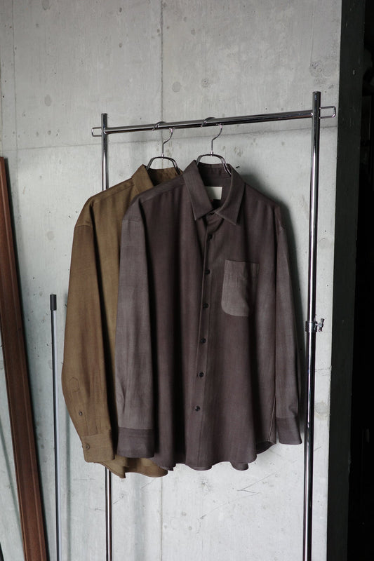 【YOKO SAKAMOTO】REGULAR COLLAR SHIRT　〜染めの濃淡を楽しむウールシャツ〜