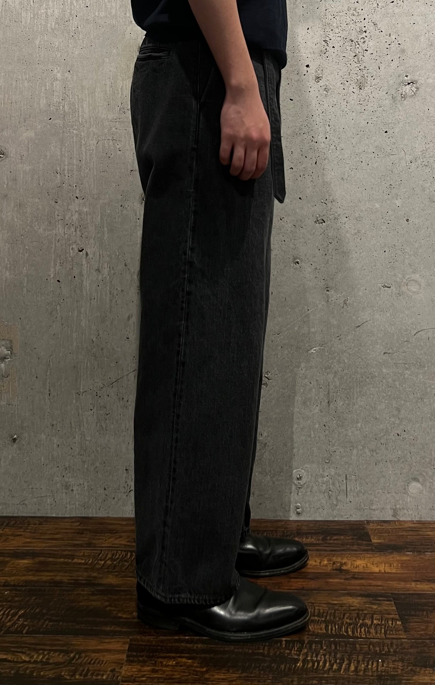 【YOKO SAKAMOTO】BELTED TROUSERS (FADE BLACK)