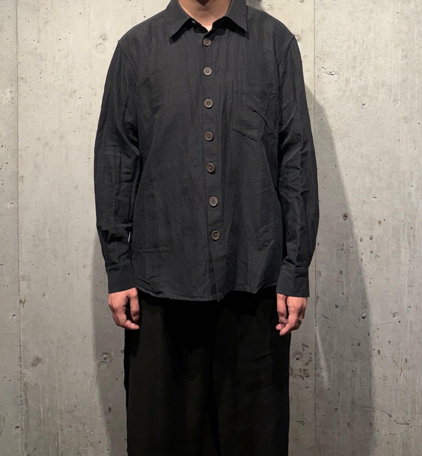 【YUTA MATSUOKA】クラシックシャツ(SMOKY BLACK)