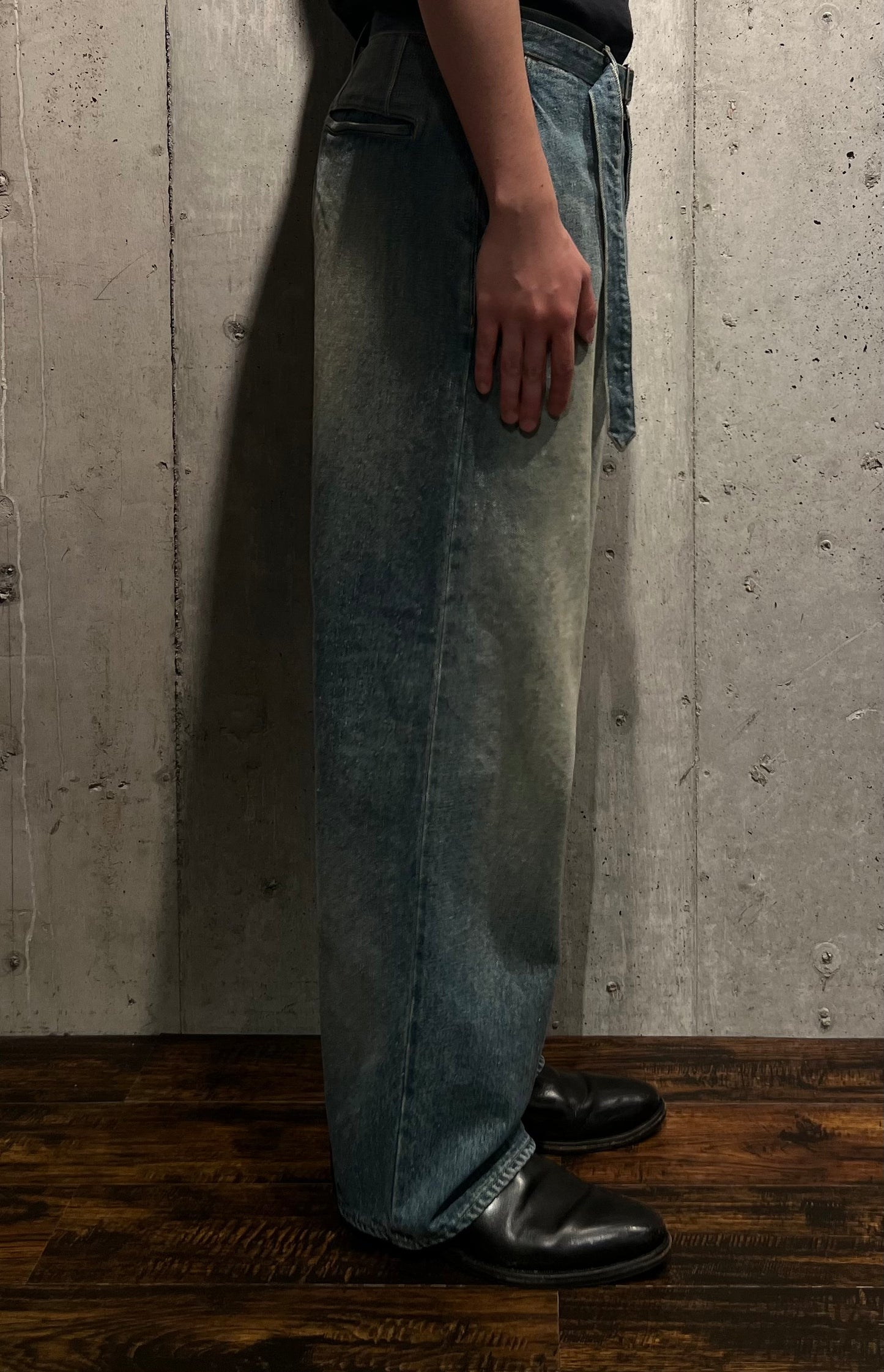 【YOKO SAKAMOTO】BELTED TROUSERS (FADE INDIGO)