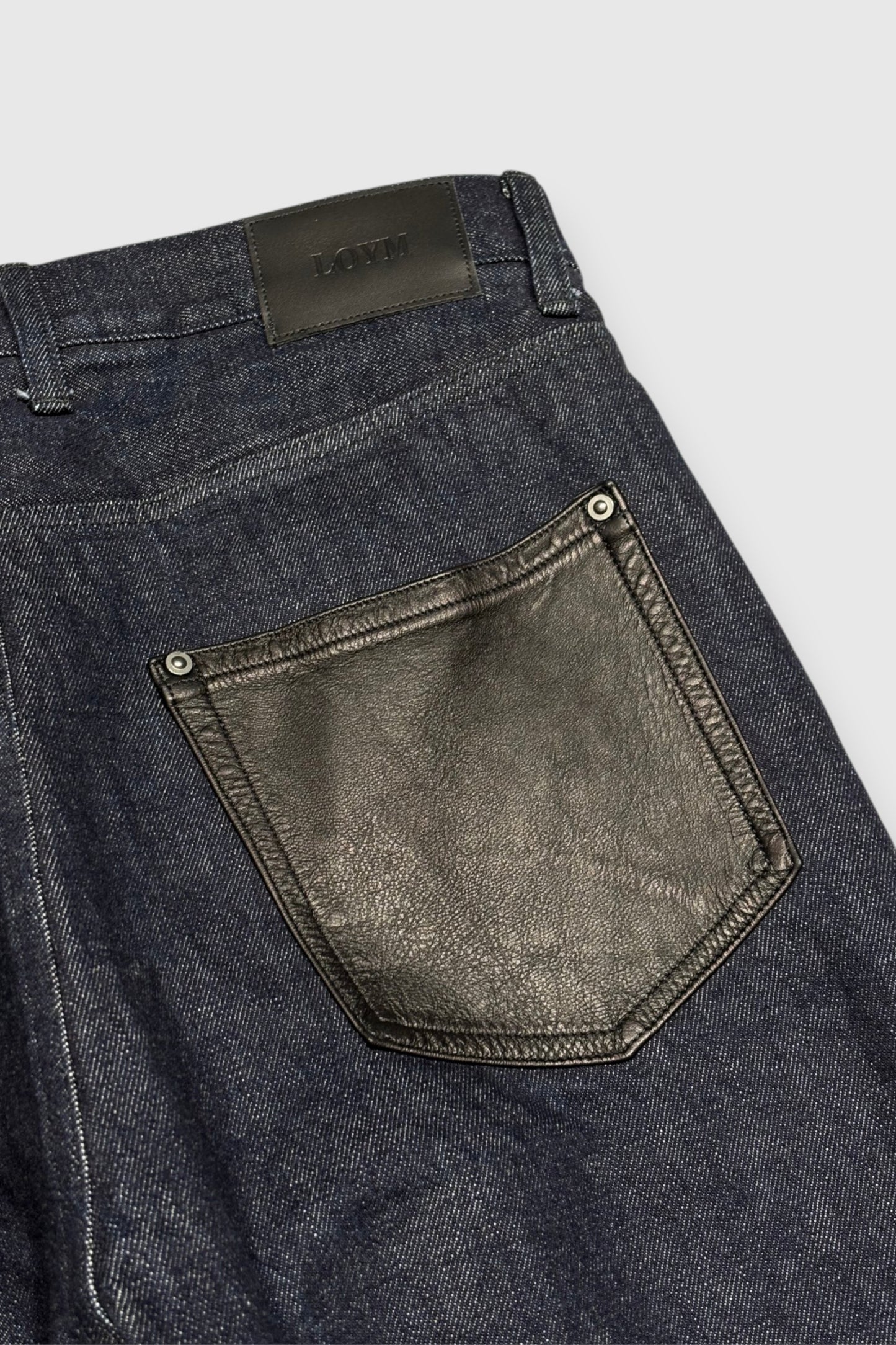 【LOYM】LEATHER POCKET DENIM PANTS