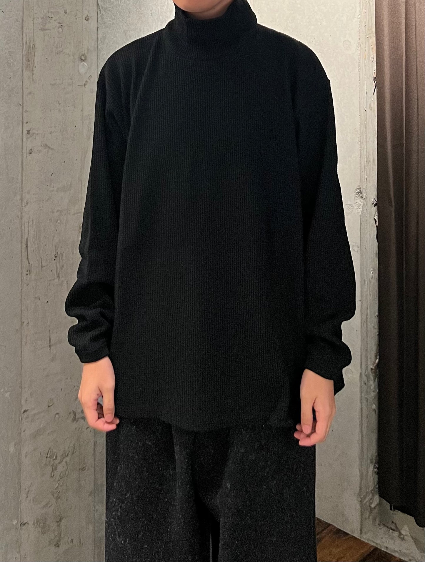 【YOKO SAKAMOTO】HIGH NECK PULLOVER (BLACK)