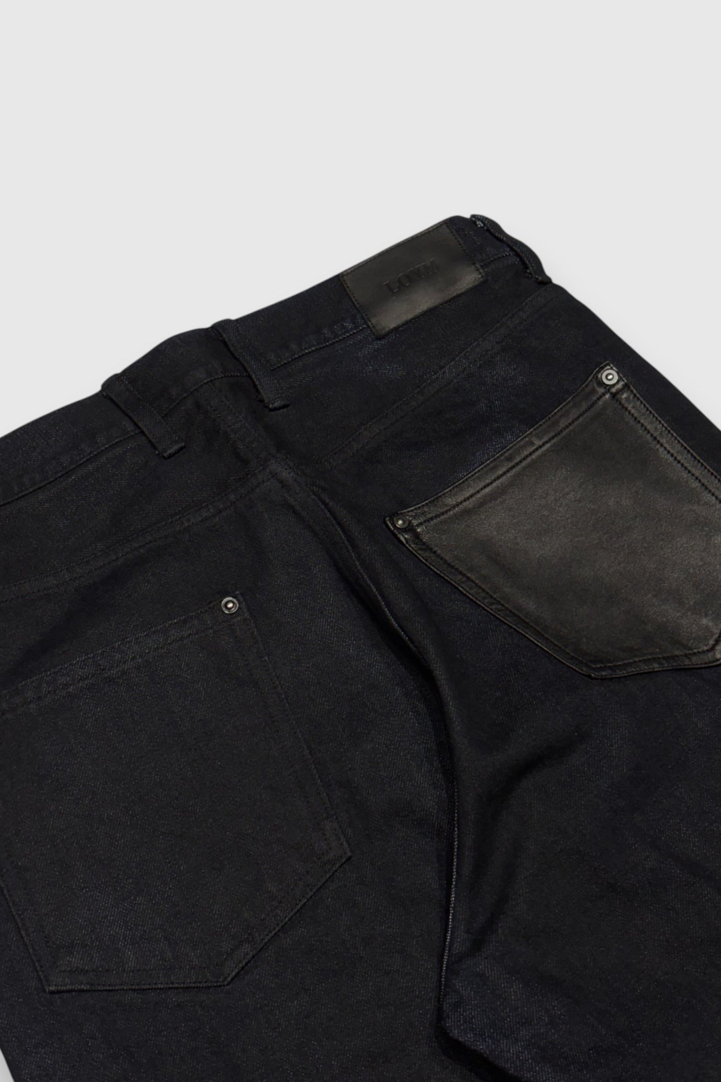 【LOYM】LEATHER POCKET DENIM PANTS (BLACK×DYE)